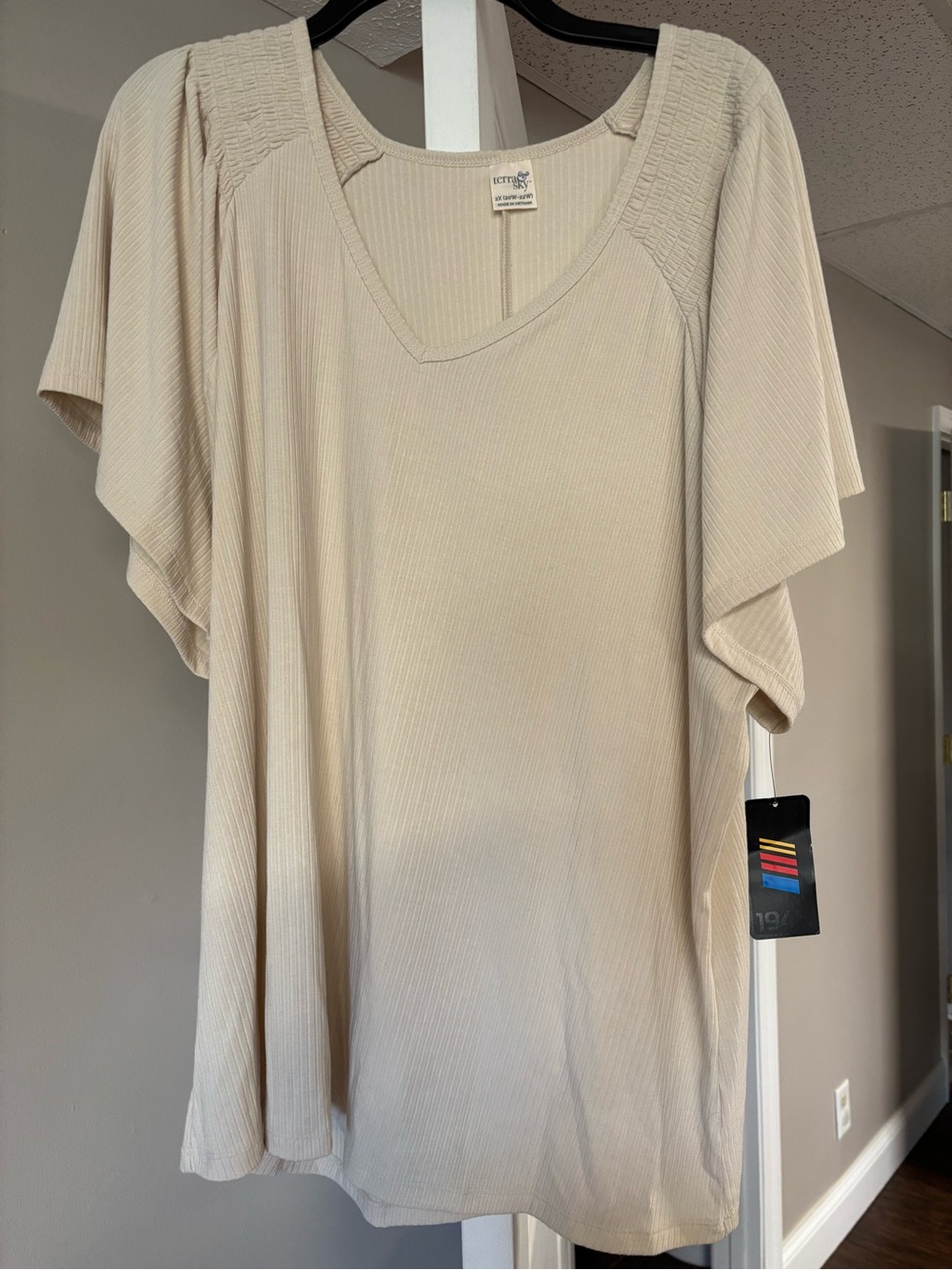 Terra & Sky Cream Short-Sleeve V-Neck Top